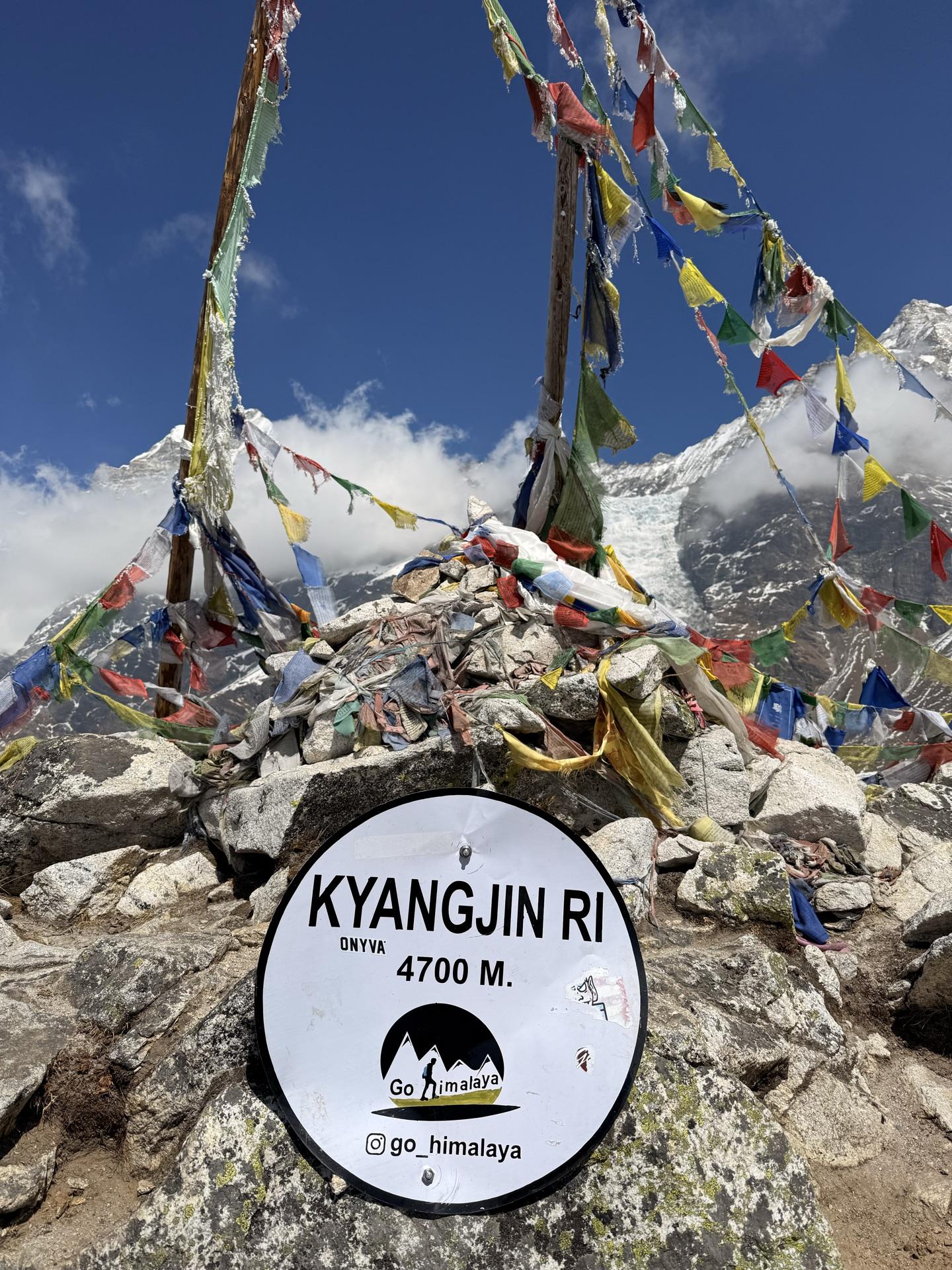 The Kyanjin Ri 4700 m board wrapped in prayer flags